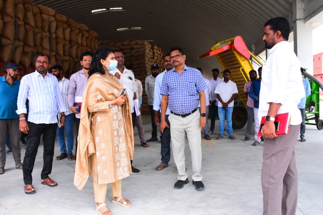 ధాన్యం అన్ లోడింగ్ వేగవంతం చేయాలి  జిల్లా కలెక్టర్ గరిమ అగ్రవాల్